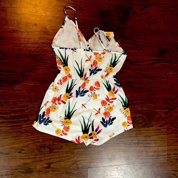 Spring floral romper - Picture 2 of 2